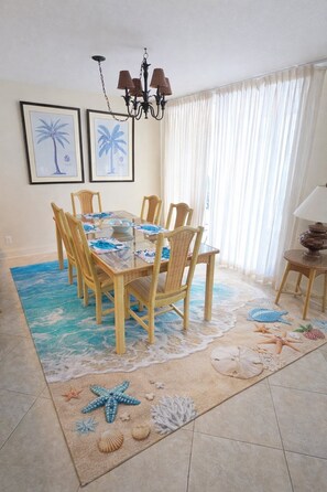 Dining - Beachfront Perdido Key Condo | Private Balcony (Pensacola)