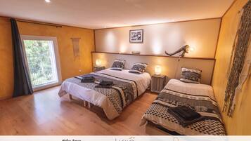 7 bedrooms, iron/ironing board, WiFi, bed sheets