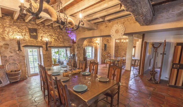 Dining - Country House 'Moulin De Flaujague - Bordeaux' with Private Pool, Private Terrace and Wi-Fi (Bassanne)