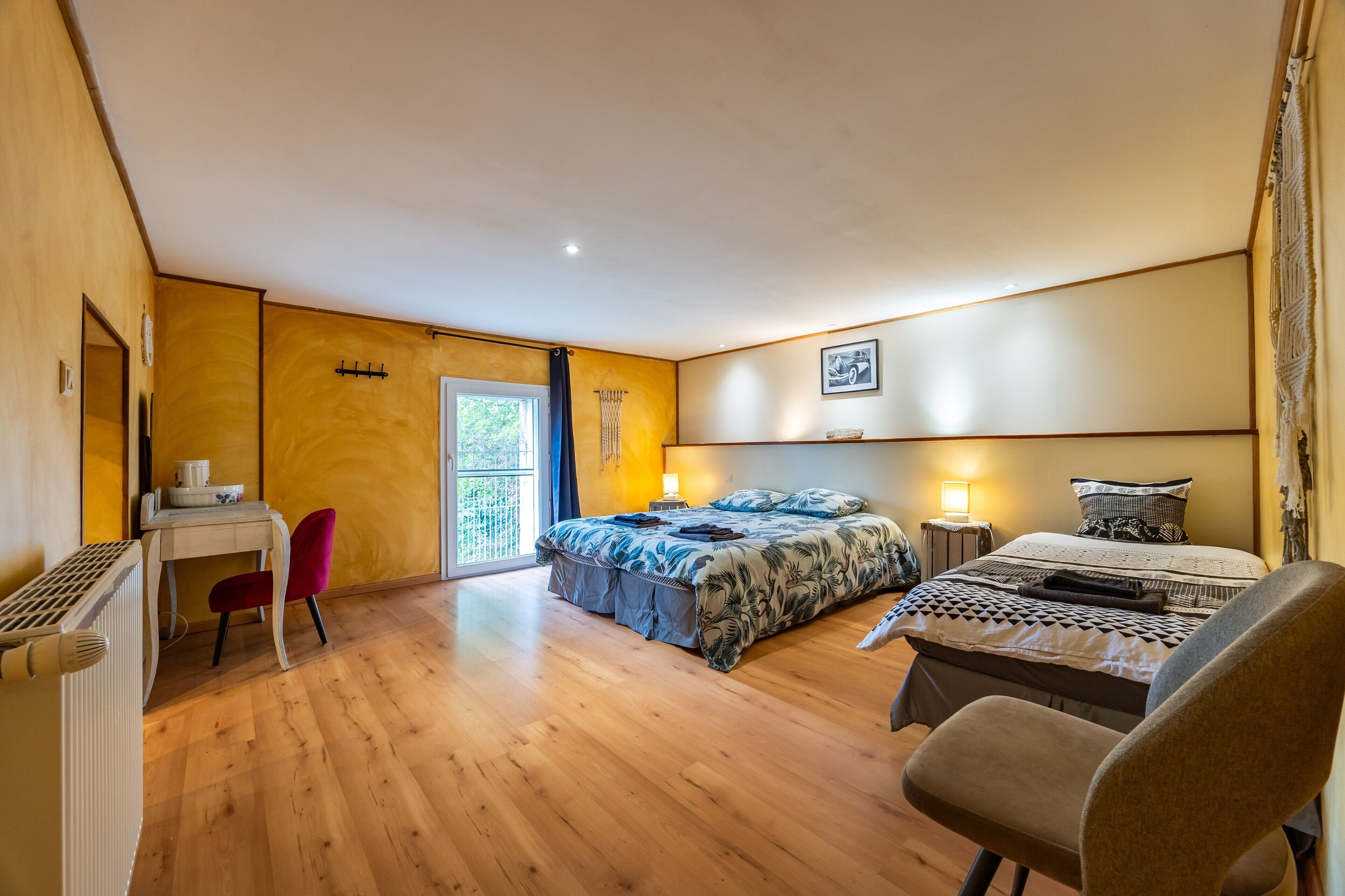 7 bedrooms, iron/ironing board, WiFi, bed sheets