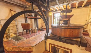 Interior - Country House 'Moulin De Flaujague - Bordeaux' with Private Pool, Private Terrace and Wi-Fi (Bassanne)