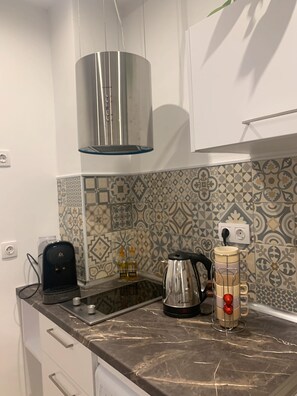 Frigorífic, microones, forn i placa de cuina 