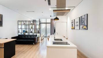 Luxury Apartment, 1 King Bed, City View | Living area