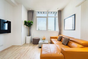 Apartamento superluxo, 1 cama King, vista para a cidade | Área de estar