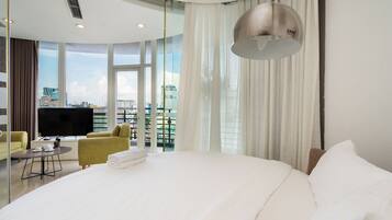 Iron/ironing board, free WiFi