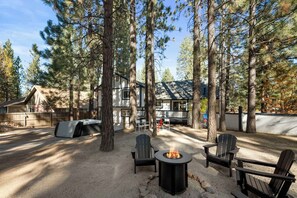 Property grounds - Aspen Sage Retreat Central Spa Game room (Big Bear Lake)