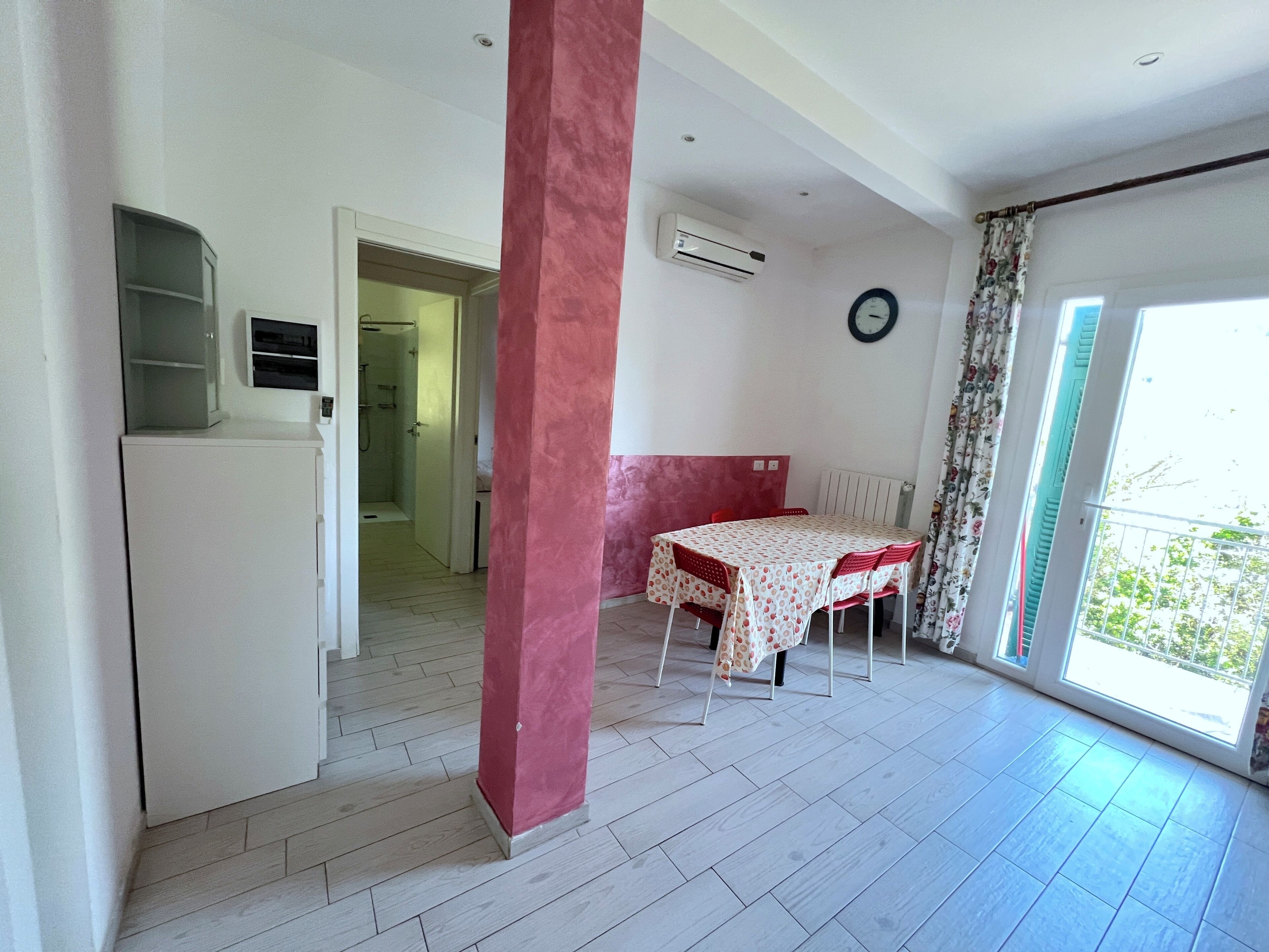 Apartamento, 2 habitaciones, ducha adaptada, vistas al mar | Zona de estar | Una televisión de pantalla plana