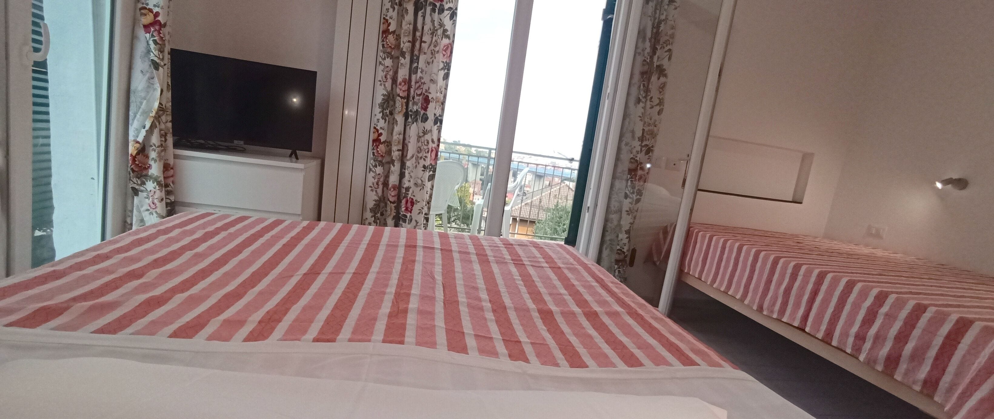 Apartment, 2 Bedrooms, Roll-in Shower, Sea View | Individually furnished, laptop workspace, iron/ironing board, free WiFi