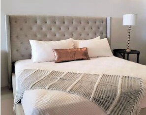 Free WiFi, bed sheets - La Estadía (San Juan)