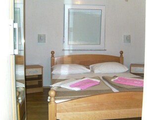 Phòng đôi (Double bed with Balcony) | 18 phòng ngủ 