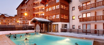 À 60m des pistes ! Piscine + vue sur les montagnes