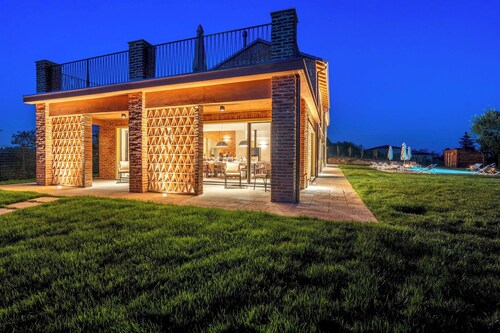 Cascina Buzio 12, Emma Villas