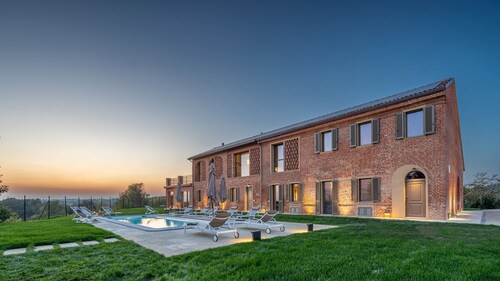Cascina Buzio 12, Emma Villas
