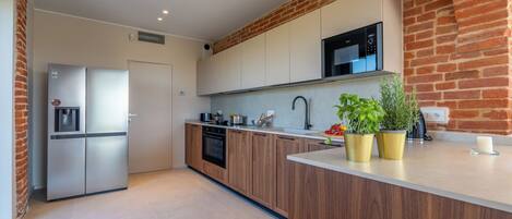 Fridge, microwave, oven, stovetop