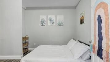 2 slaapkamers, een strijkplank/strijkijzer, wifi, beddengoed