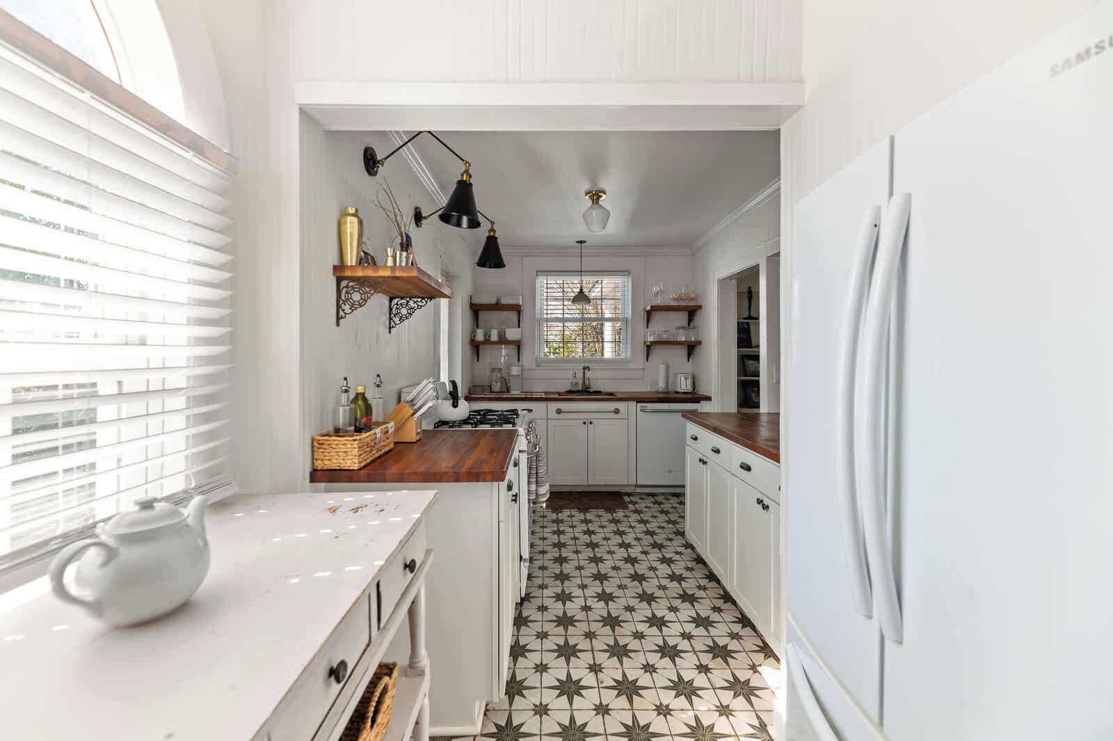 Refrigerador, microondas, placa de cocina, lavavajillas