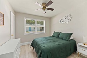 3 habitaciones, tabla de planchar con plancha, cuna de viaje y wifi 