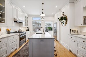 Frigorífic, microones, forn i placa de cuina 