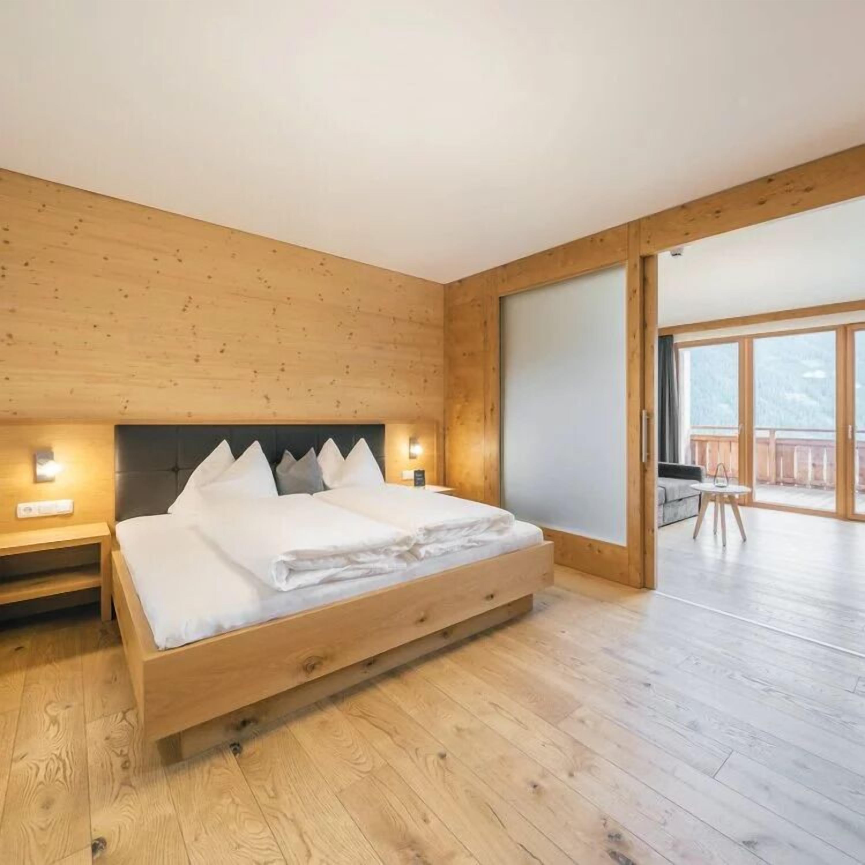 Classic Suite, Balcony, Mountain View | In-room safe, desk, laptop workspace, blackout curtains