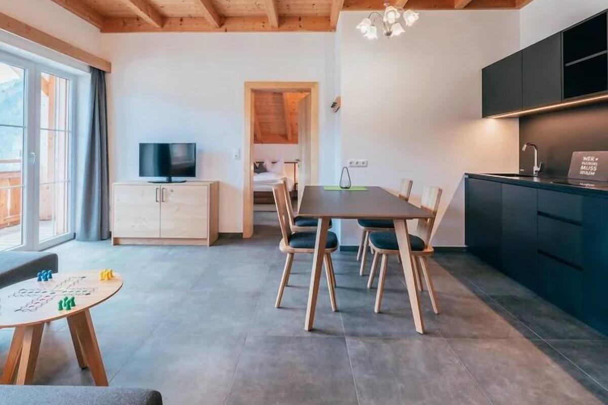 Familienapartment, Balkon, Bergblick | Wohnbereich