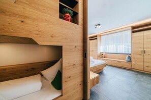 Premium Apartment, Balcony, Mountain View | In-room safe, desk, laptop workspace, blackout drapes - Tillga Glück (Obertilliach)