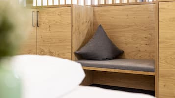 Deluxe-Apartment, Balkon, Bergblick | Zimmersafe, Schreibtisch, laptopgeeigneter Arbeitsplatz