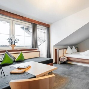 Doppelzimmer, Balkon, Bergblick