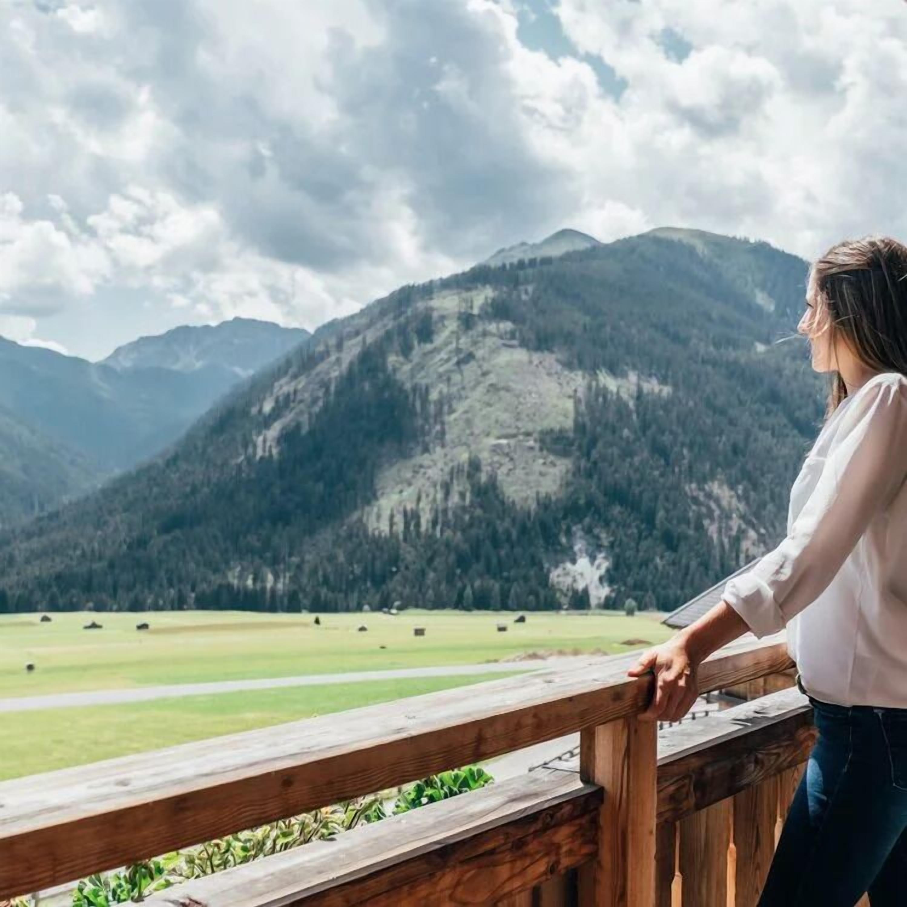 經典套房, 露台, 山景 | 客廳
