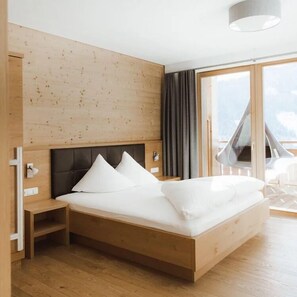Family Suite, Balcony, Mountain View | In-room safe, desk, laptop workspace, blackout drapes - Tillga Glück (Obertilliach)