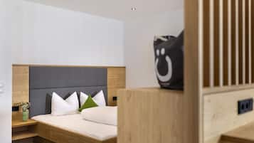 Deluxe Apart Daire, Balkon, Dağ Manzaralı | Odada kasa, masa, dizüstü bilgisayar çalışma alanı, güneşlik/perde