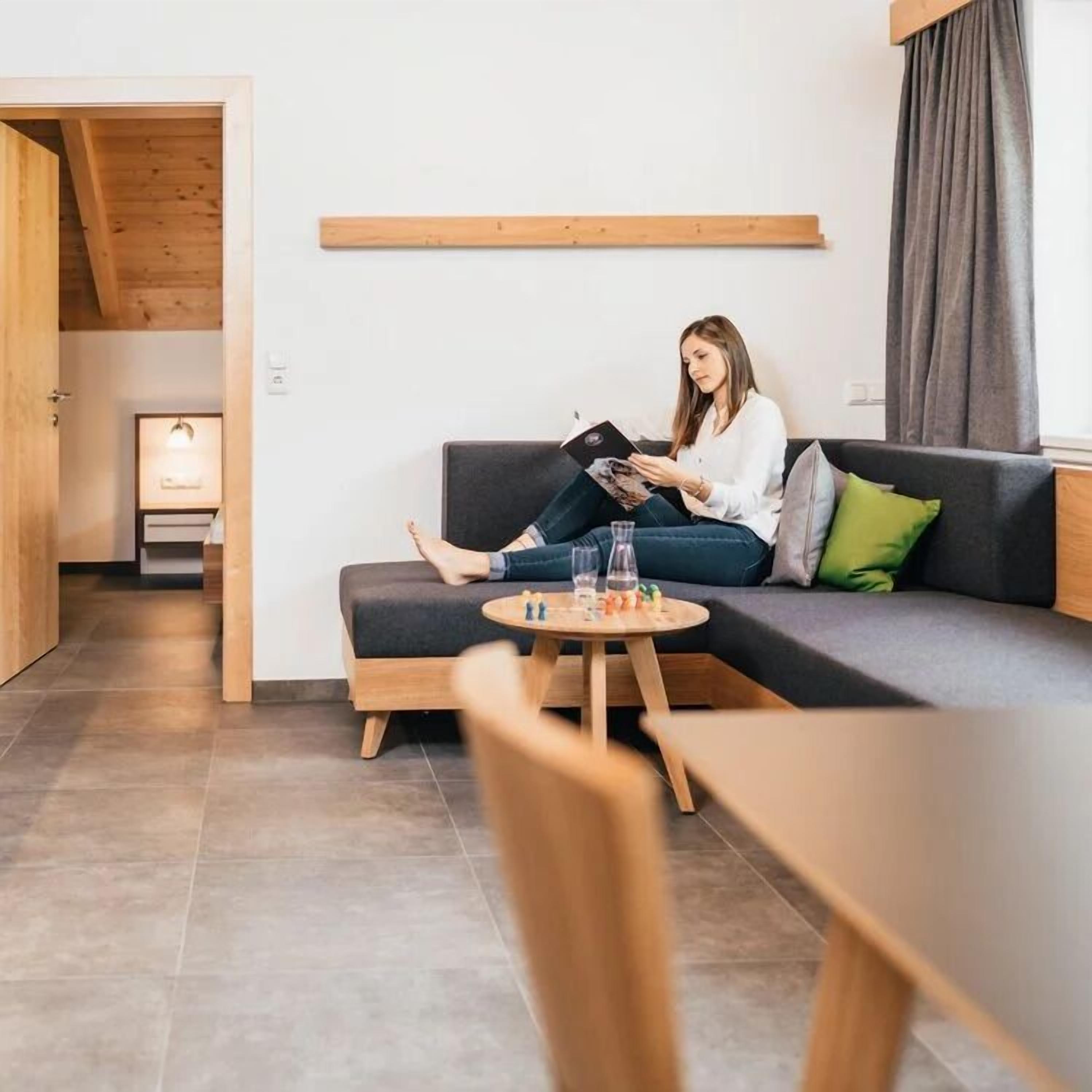 Appartement Classique, balcon, vue montagne | Coin séjour