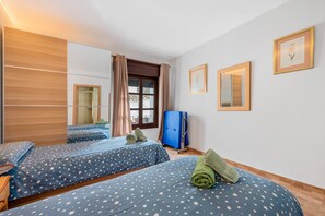 2 chambres, fer et planche à repasser, Wi-Fi, draps fournis