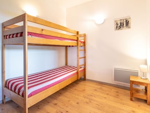 1 chambre, fer et planche à repasser, lit parapluie, Wi-Fi
