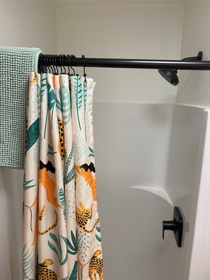 Hårtørrer, håndklæder, Sæbe, Toiletpapir
