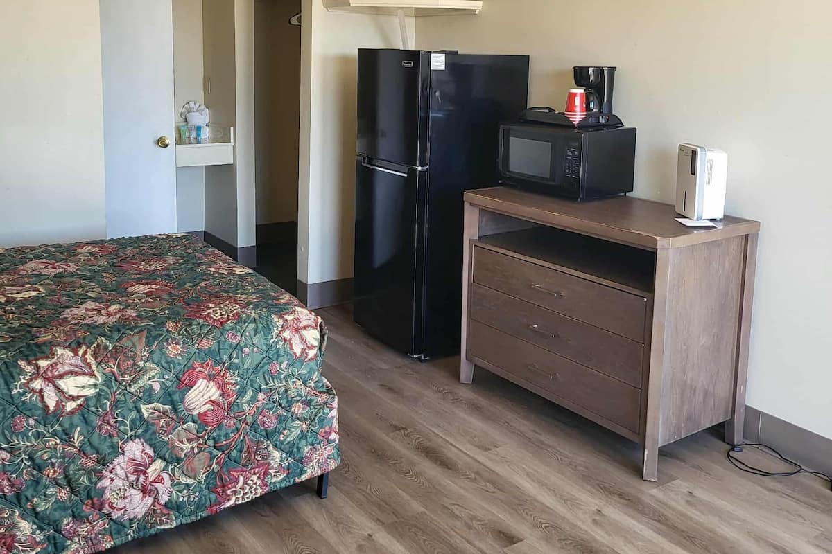 Basic Single Room | Free WiFi