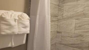 Comfort Studio Suite | Bathroom
