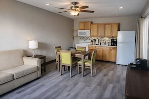 Classic Suite | Interior - Venice Inn (Venice)