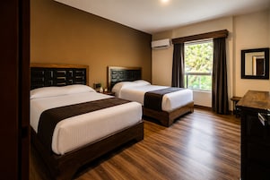 Suite familiar | Ropa de cama de alta calidad, caja fuerte, wifi gratis