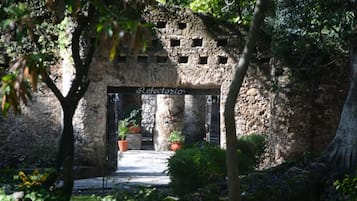 Vista frontal de la propiedad