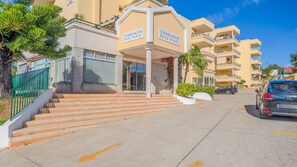 Exterior - Sunny 1BDR Flat w/Pool in Vau by LovelyStay (Portimão)