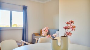 Interior - Sunny 1BDR Flat w/Pool in Vau by LovelyStay (Portimão)
