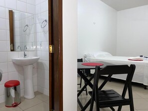 Bathroom - APART-HOTEL SALINE LTDA (Salinópolis)