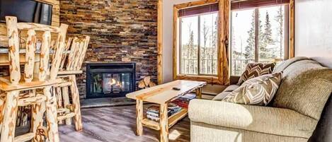 Smart TV, chimenea, reproductor de DVD y futbolito