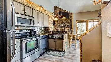 冰箱、微波炉、烤箱、炉灶