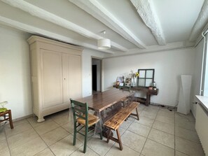 Dining - Beaujolais getaway (La Chapelle-de-Guinchay)