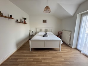 3 bedrooms, WiFi, bed sheets - Beaujolais getaway (La Chapelle-de-Guinchay)