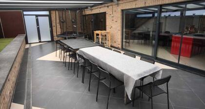 Chambre privée pour 3 personnes dans une Villa partagée de 350M2