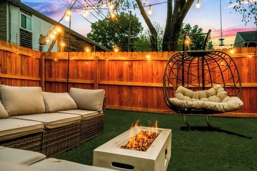 7BR • Fire Pit • Huge Private Backyard and Patio