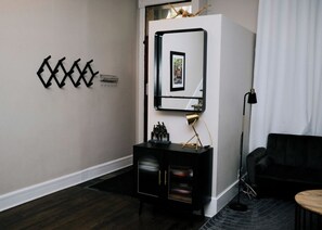 Lobby - 4 BR • Theater Room • Gym • Walk to Lincoln Park! (Chicago)