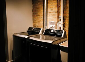 Interior - 4 BR • Theater Room • Gym • Walk to Lincoln Park! (Chicago)